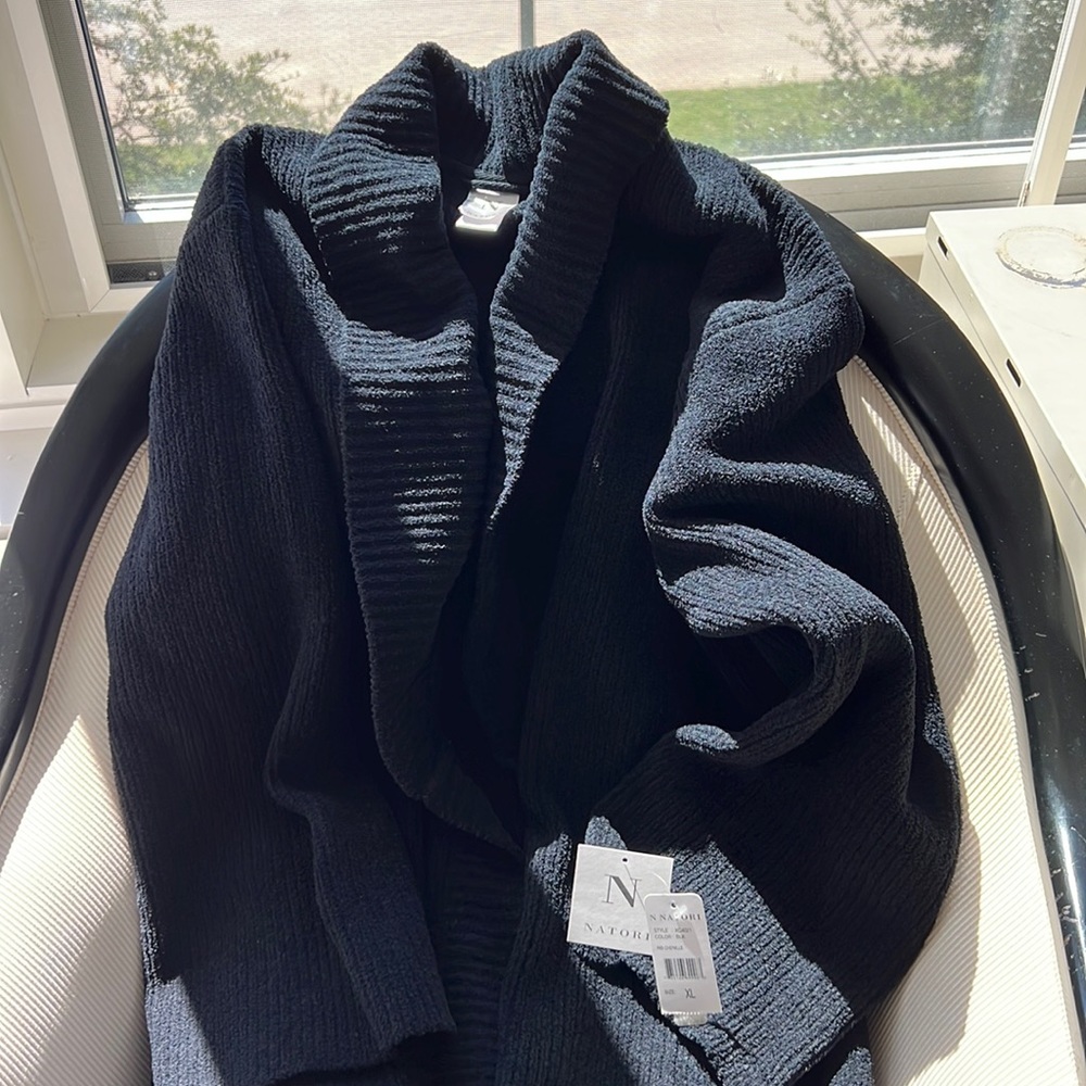 New Natori chenille robe. Has tags. COZY, think Barefoot Dreams.